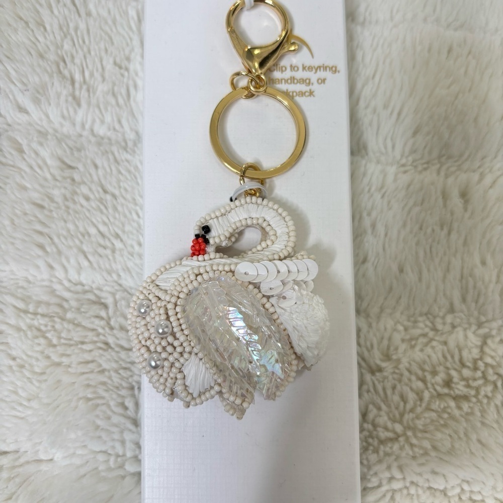 Chic White Swan Pearl Keychain Purse Charm with Gold Accents New - Picture 2 of 15